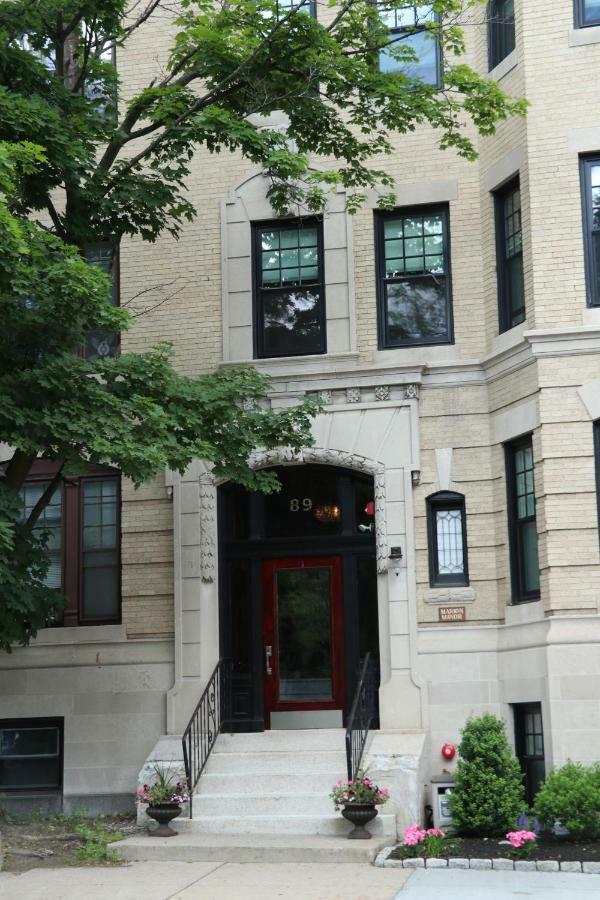 A Stylish Stay W/ A Queen Bed, Heated Floors.. #36 Brookline Exterior photo